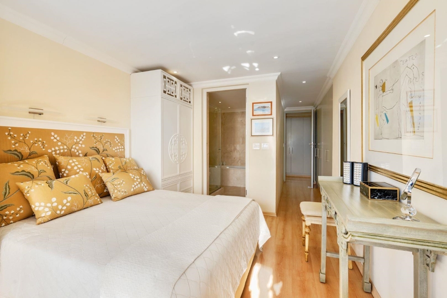 3 Bedroom Property for Sale in Sea Point Western Cape